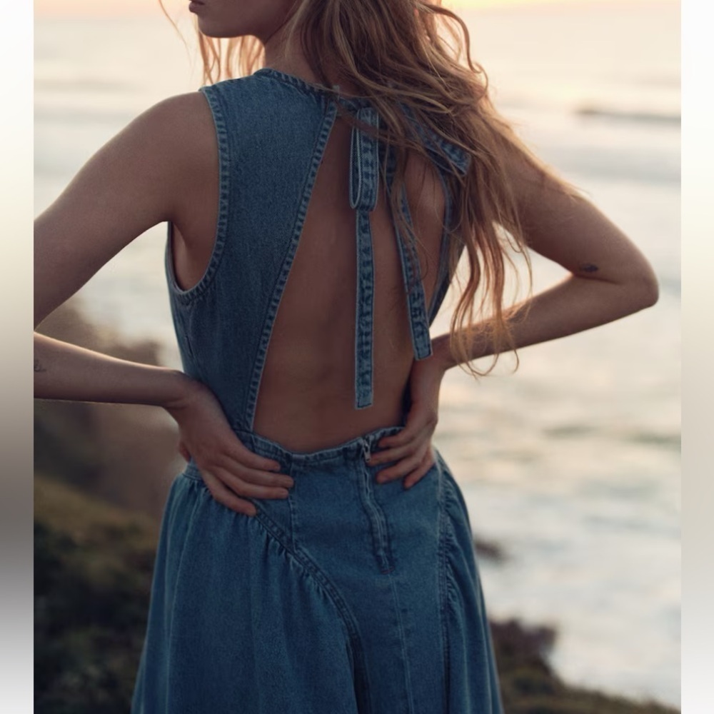Backless denim dress - Picture 4 of 16